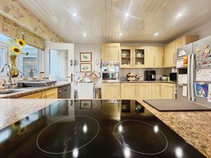 Kitchen- click for photo gallery